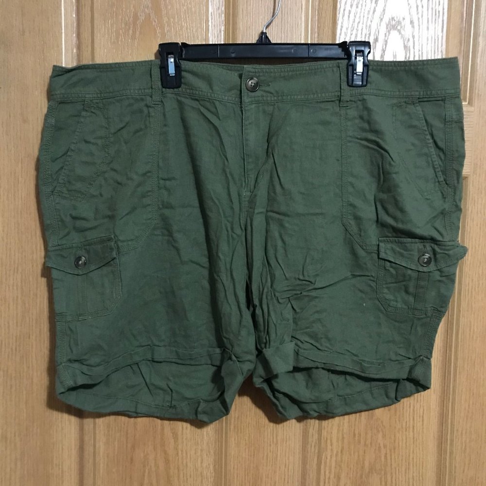 Old Navy Plus Olive green size 22 shorts